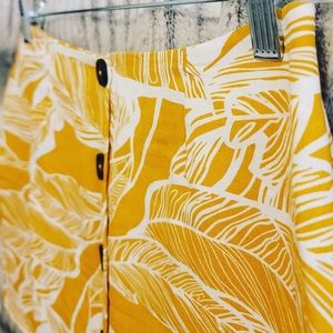 💛 NWOT Palm Leaf Print Mini Skirt